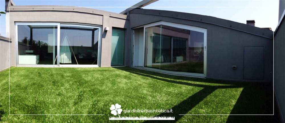News Terrazzo con erba sintetica