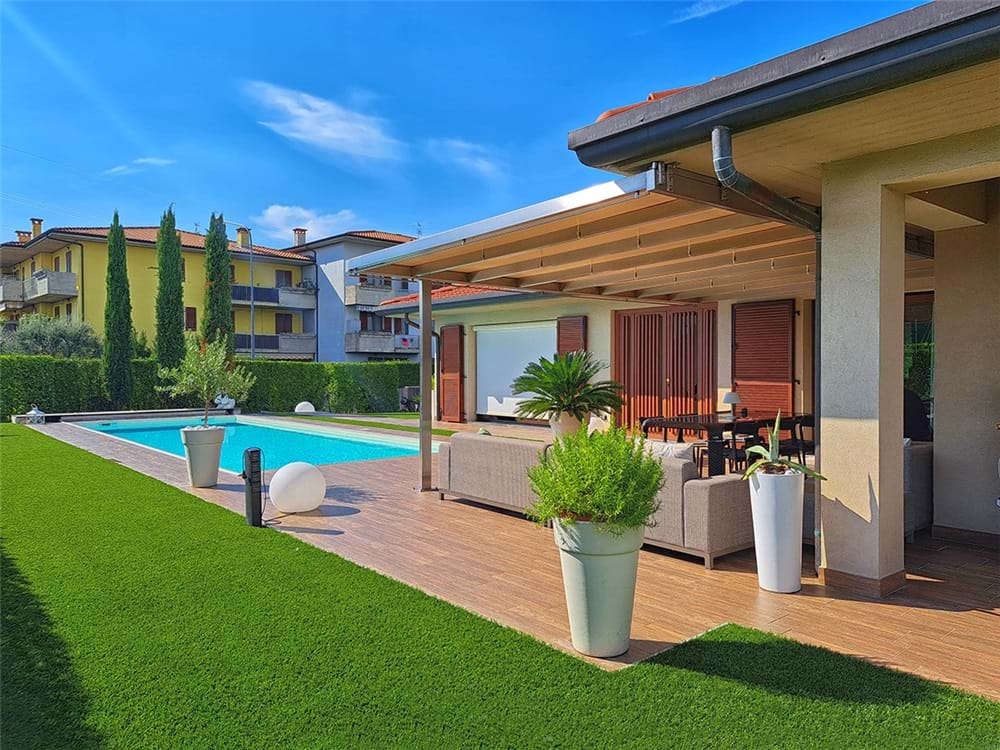 News Erba sintetica per interni: idee arredamento e ispirazioni