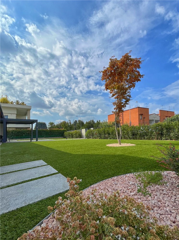 News Idee per vialetti in giardini con prato sintetico